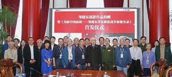 与会嘉宾学者合影